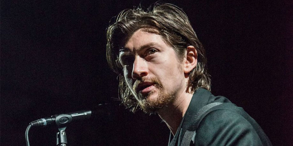 Tips Bergaya Rambut ala Alex Turner, Vokalis Arctic Monkeys thumbnail